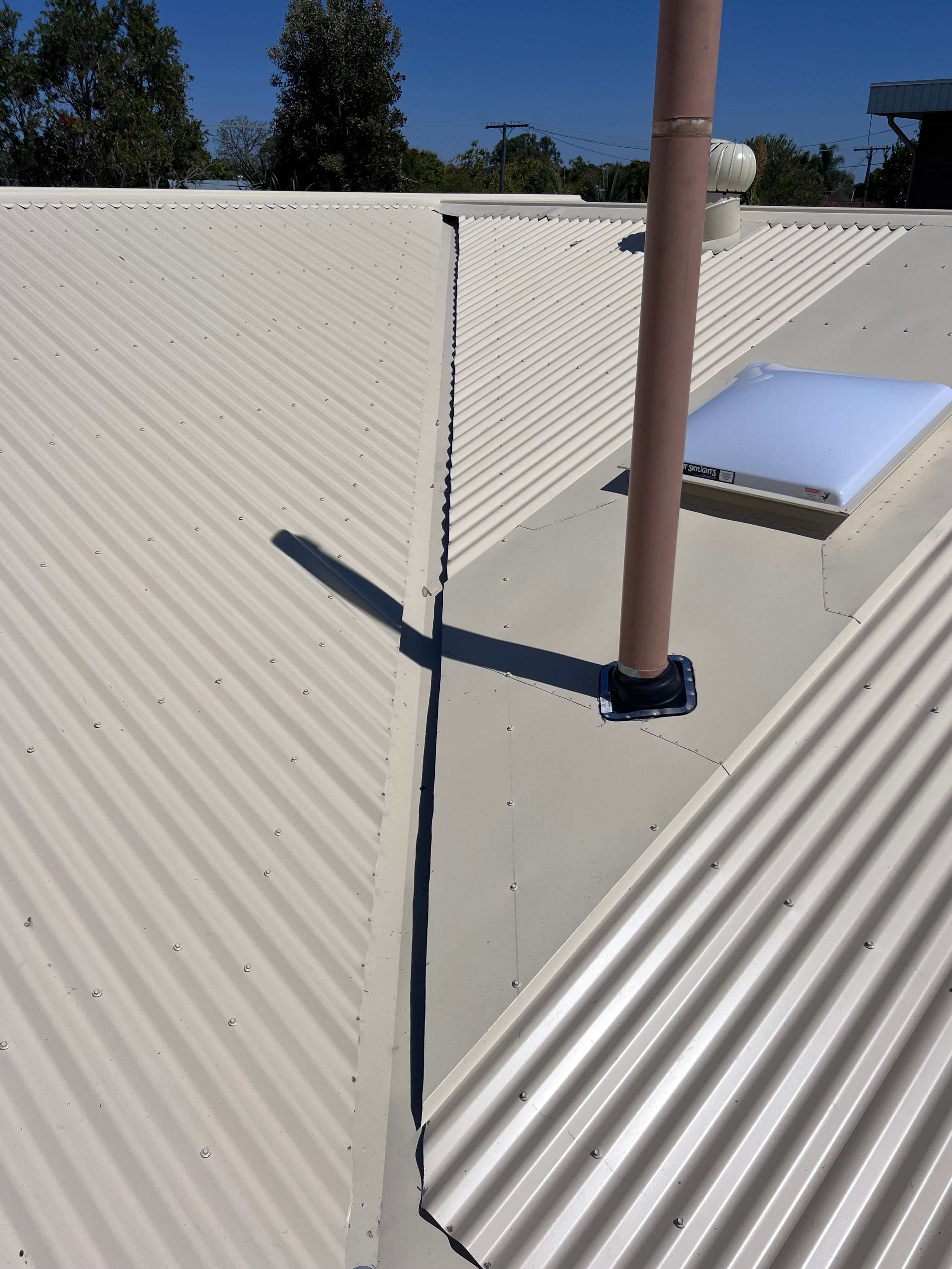 Commercial re-roof with new corrugated sheeting
